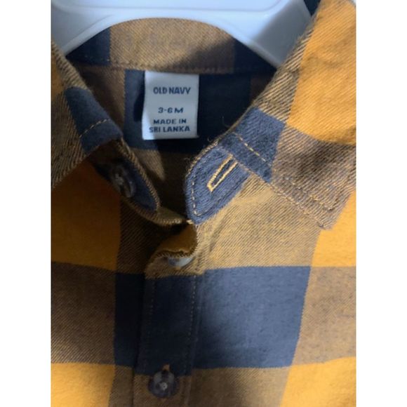 Old Navy Bundle 2 Piece Shirt/Pants & 2 Button Up/Down 0/6 Months - Picture 14 of 15